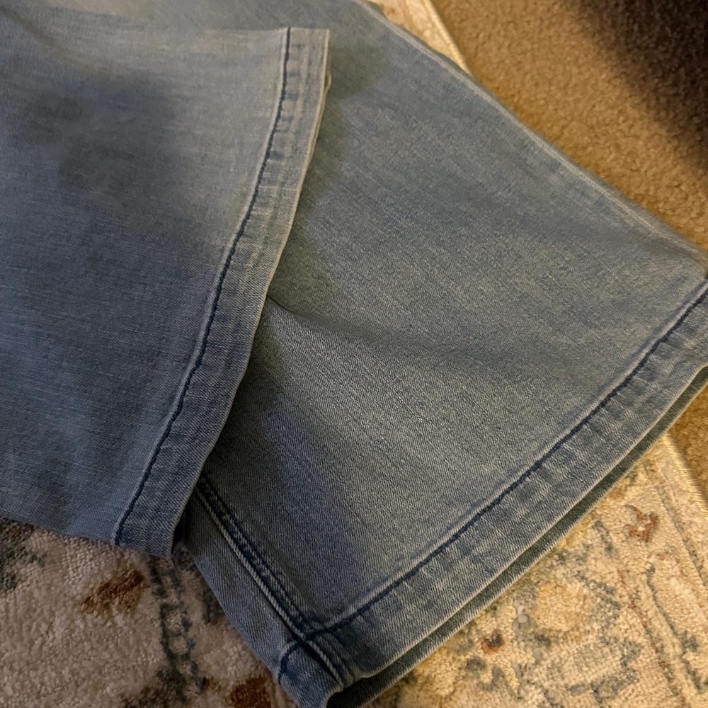 AE Dreamy Drape Low-Rise Ultra Wide-Leg Pull-On Jean - Picture 2 of 10